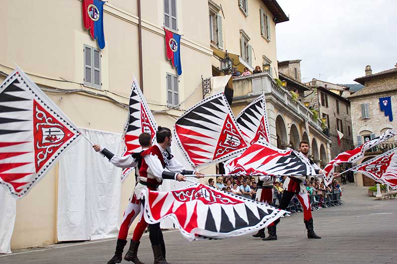 Il Vessillo - Sbandieratori di Assisi