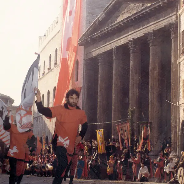 Sbandieratori di Assisi ad Assisi nel 1976