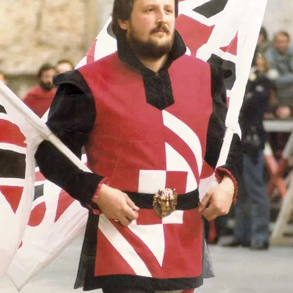 Sbandieratori di Assisi ad Assisi nel 1982, foto d’archivio
