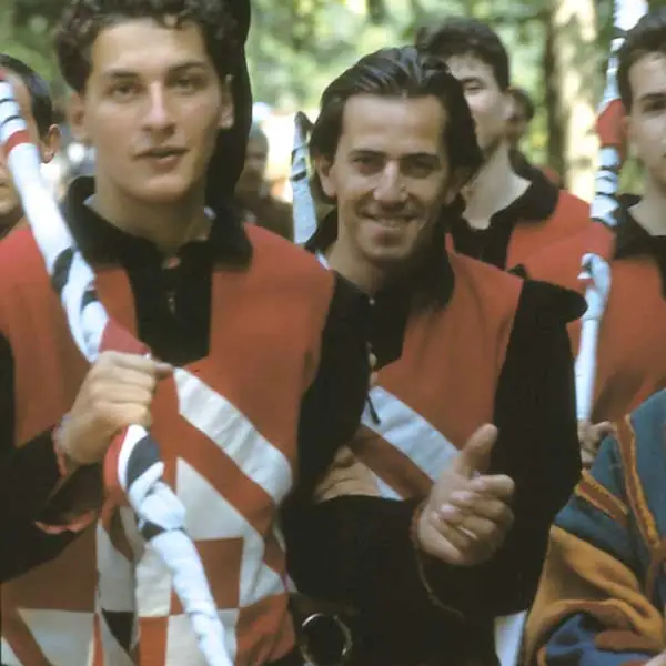 Sbandieratori di Assisi ad Assisi nel 1988, foto d’archivio