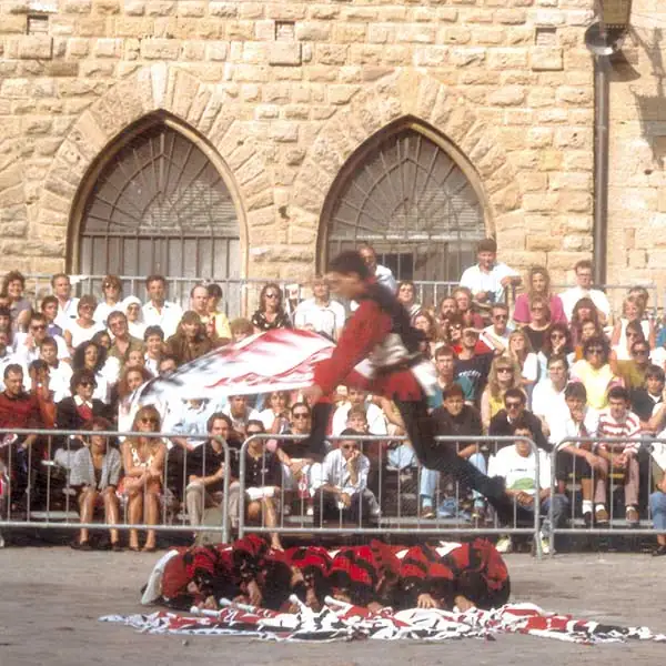 Sbandieratori di Assisi ad Assisi nel 1989, foto d’archivio