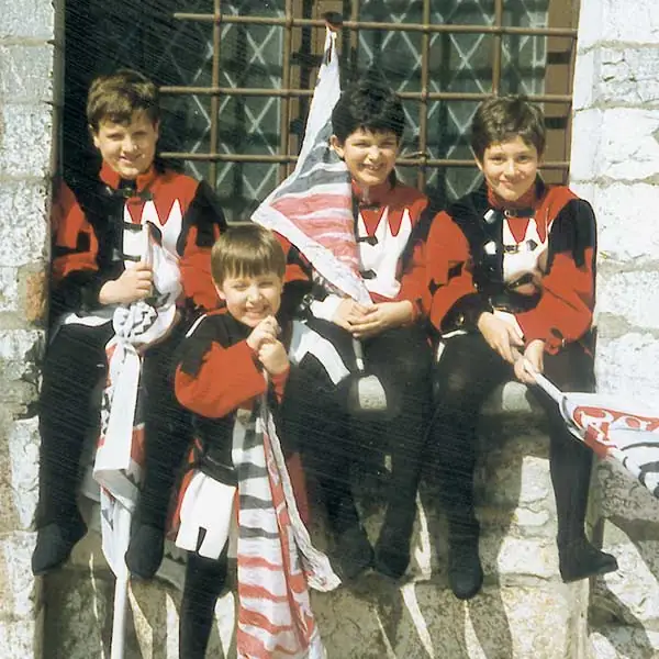 Sbandieratori di Assisi ad Assisi nel 1996, foto d’archivio