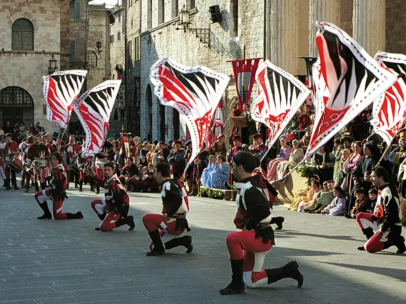 Sbandieratori di Assisi ad Assisi nel 1998