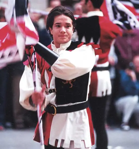 Sbandieratori di Assisi ad Assisi nel 2003, foto d’archivio