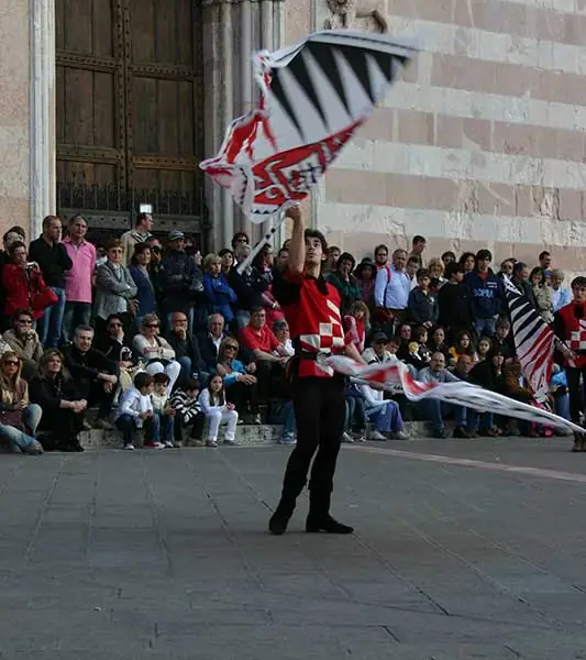 Sbandieratori di Assisi ad Assisi nel 2008, foto d’archivio