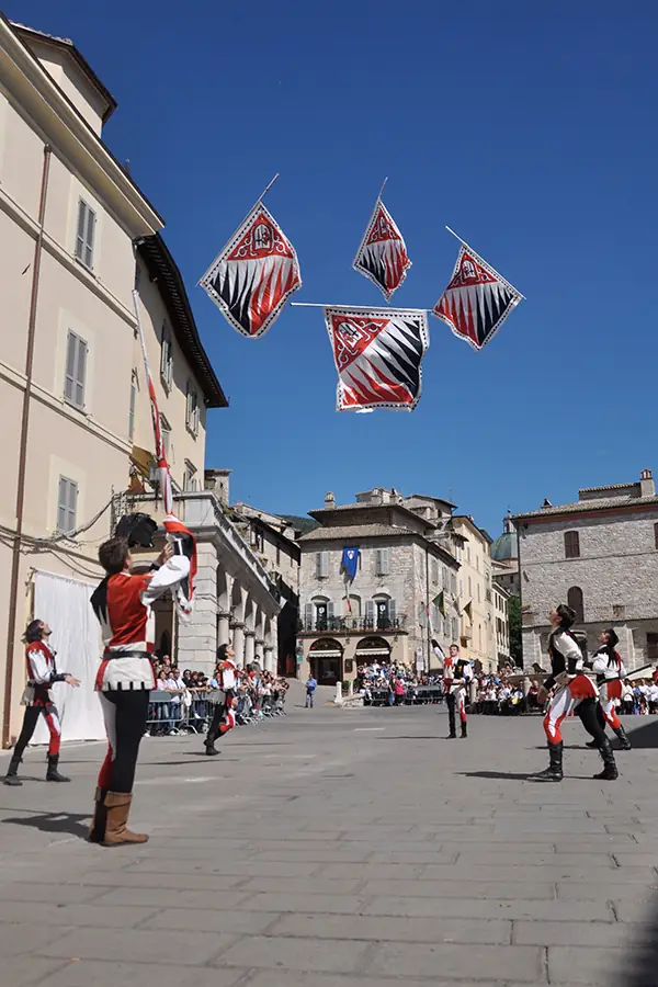 Sbandieratori di Assisi ad Assisi nel 2012