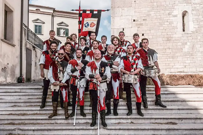 Sbandieratori di Assisi a Melfi nel 2014