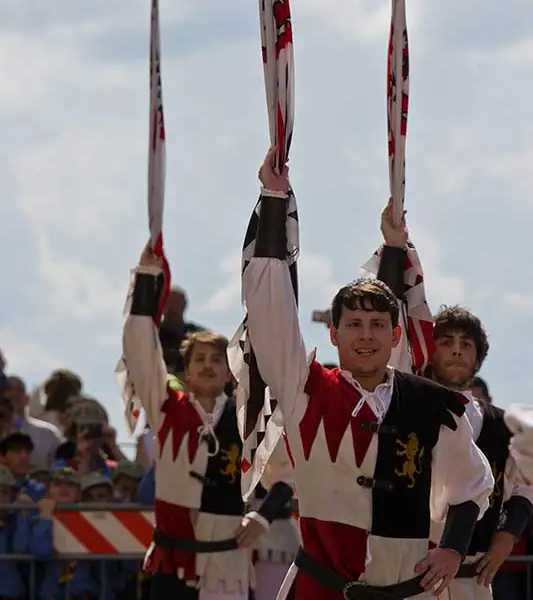 Sbandieratori di Assisi ad Assisi nel 2014, foto d’archivio