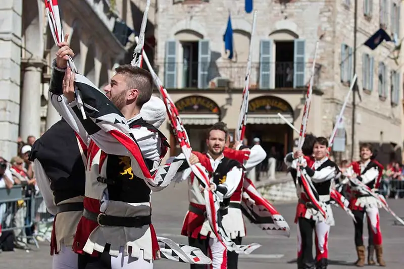 Sbandieratori di Assisi nel numero di il Torneo, 2014