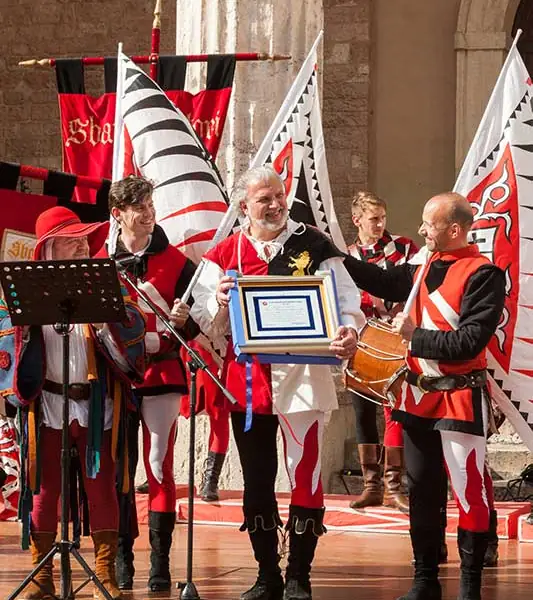 Sbandieratori di Assisi ad Assisi nel 2015, foto d’archivio