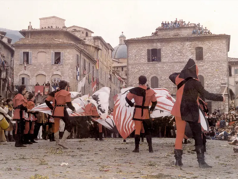 Sbandieratori di Assisi ad Assisi nel 1977