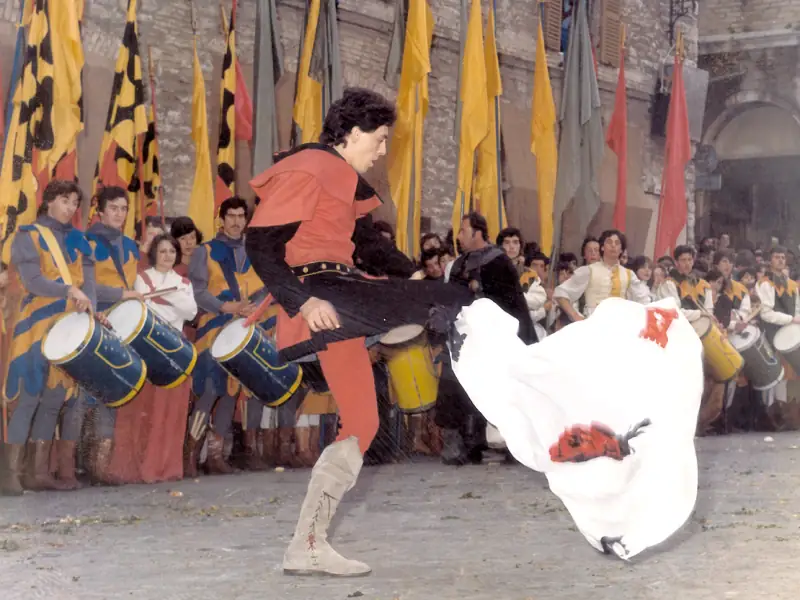 Sbandieratori di Assisi ad Assisi nel 1977