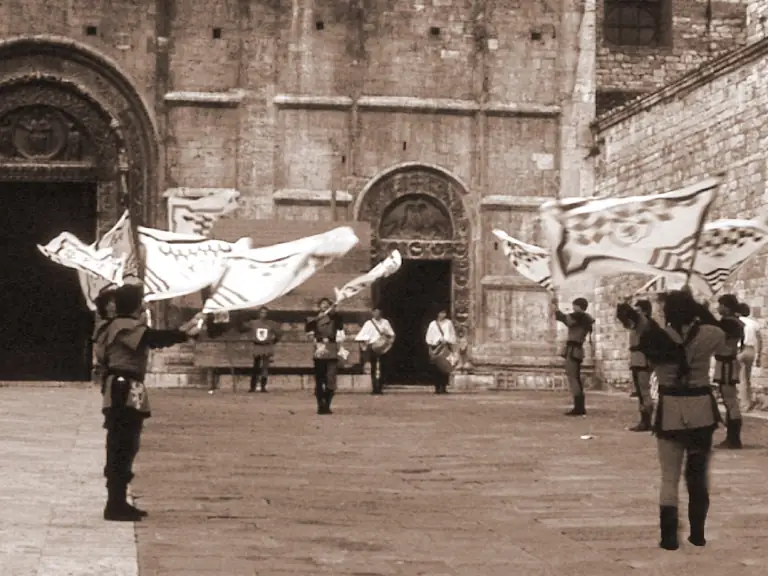 Sbandieratori di Assisi ad Assisi nel 1981