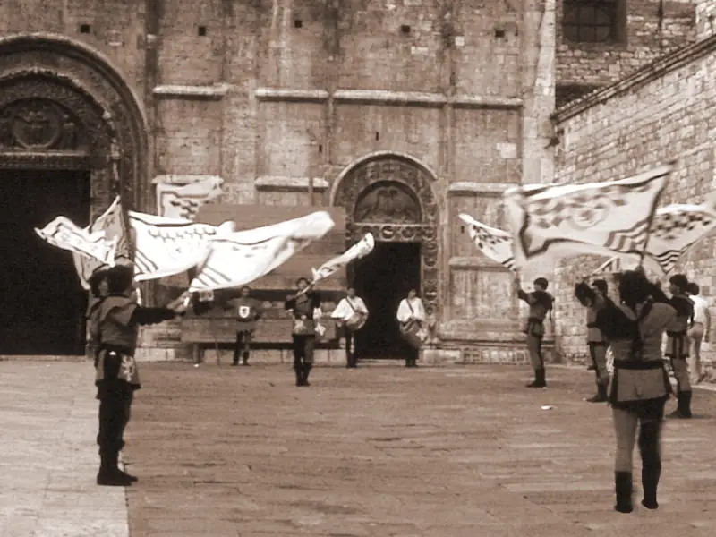 Sbandieratori di Assisi ad Assisi nel 1981