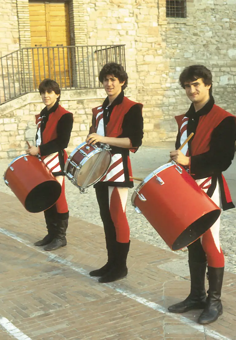 Sbandieratori di Assisi ad Assisi nel 1982