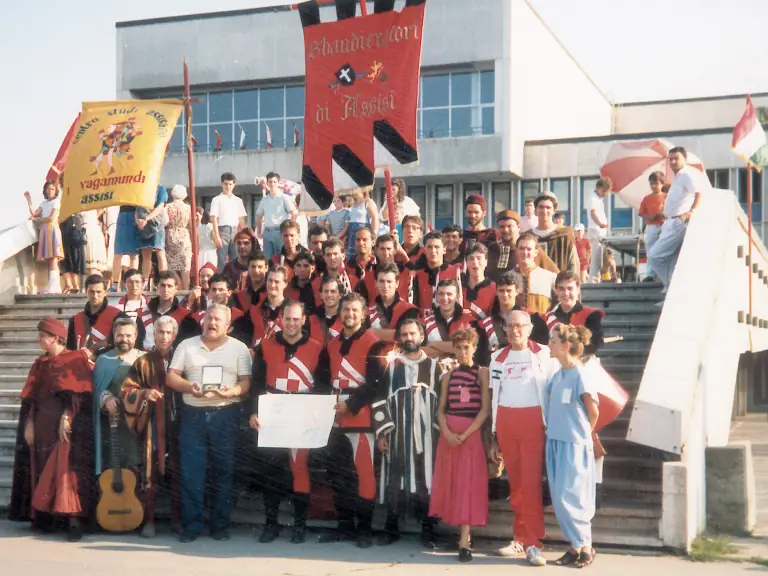 Sbandieratori di Assisi a Ungheria nel 1988