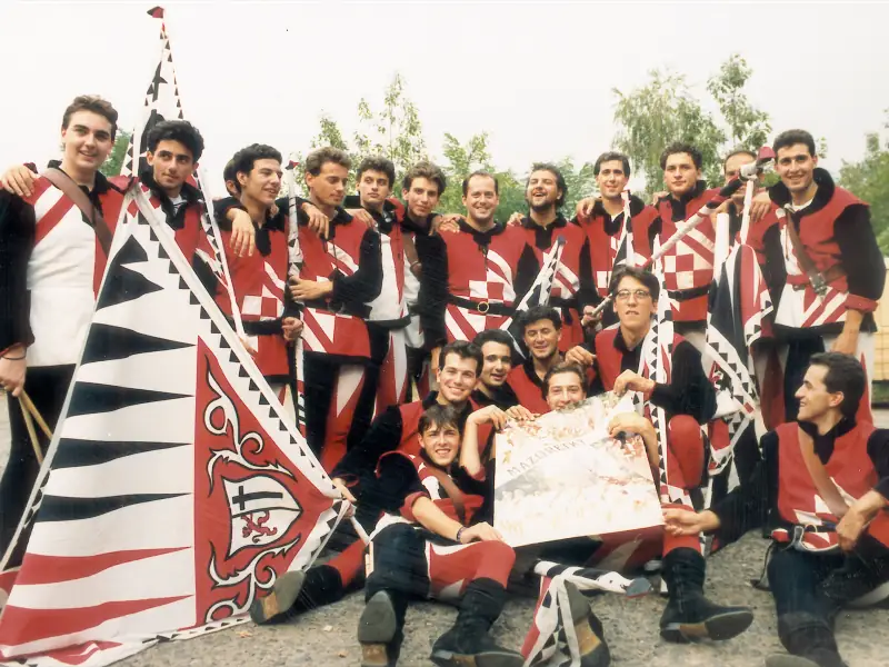 Sbandieratori di Assisi a Ungheria nel 1988