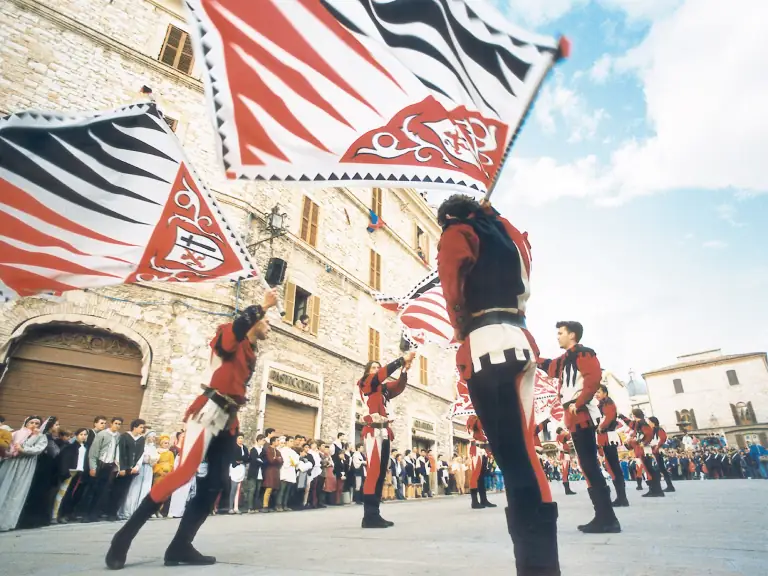 Sbandieratori di Assisi ad Assisi nel 1993