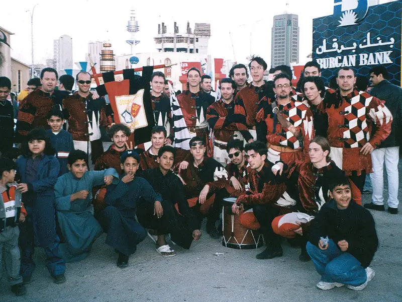 Sbandieratori di Assisi a Kuwait nel 2001