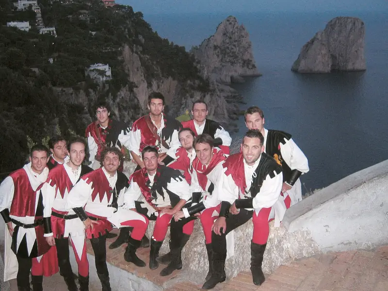 Sbandieratori di Assisi a Capri nel 2004