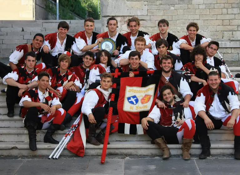 Sbandieratori di Assisi a Melfi nel 2011