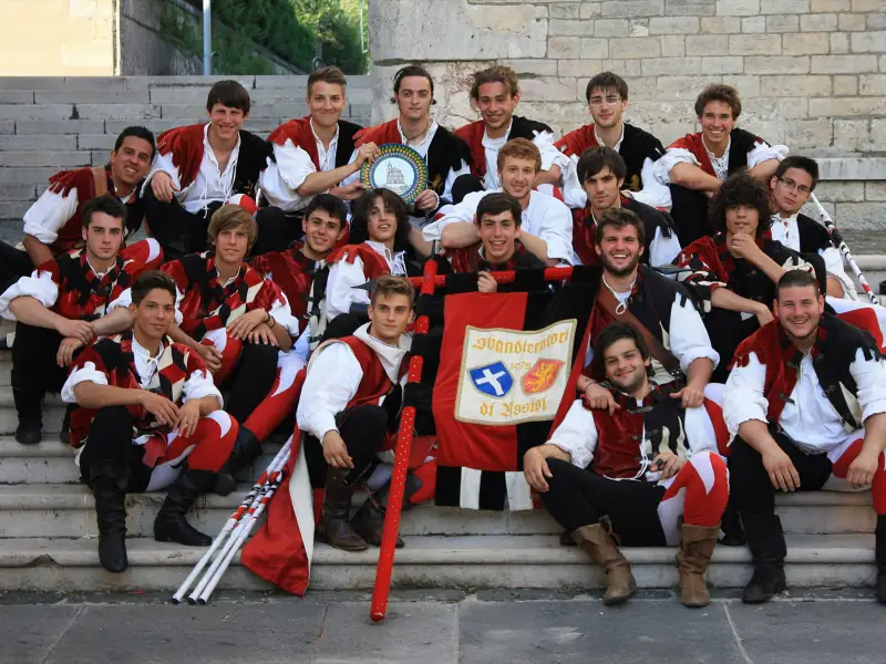 Sbandieratori di Assisi a Melfi nel 2011