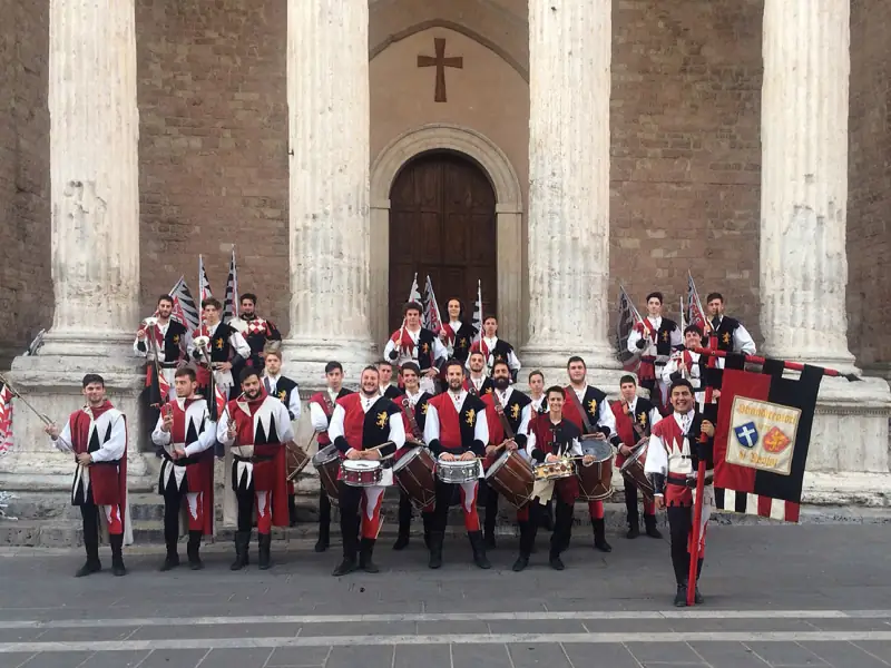 Sbandieratori di Assisi ad Assisi nel 2017