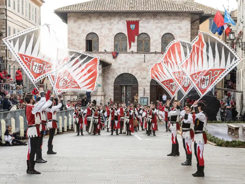 Sbandieratori di Assisi ad Assisi nel 2018
