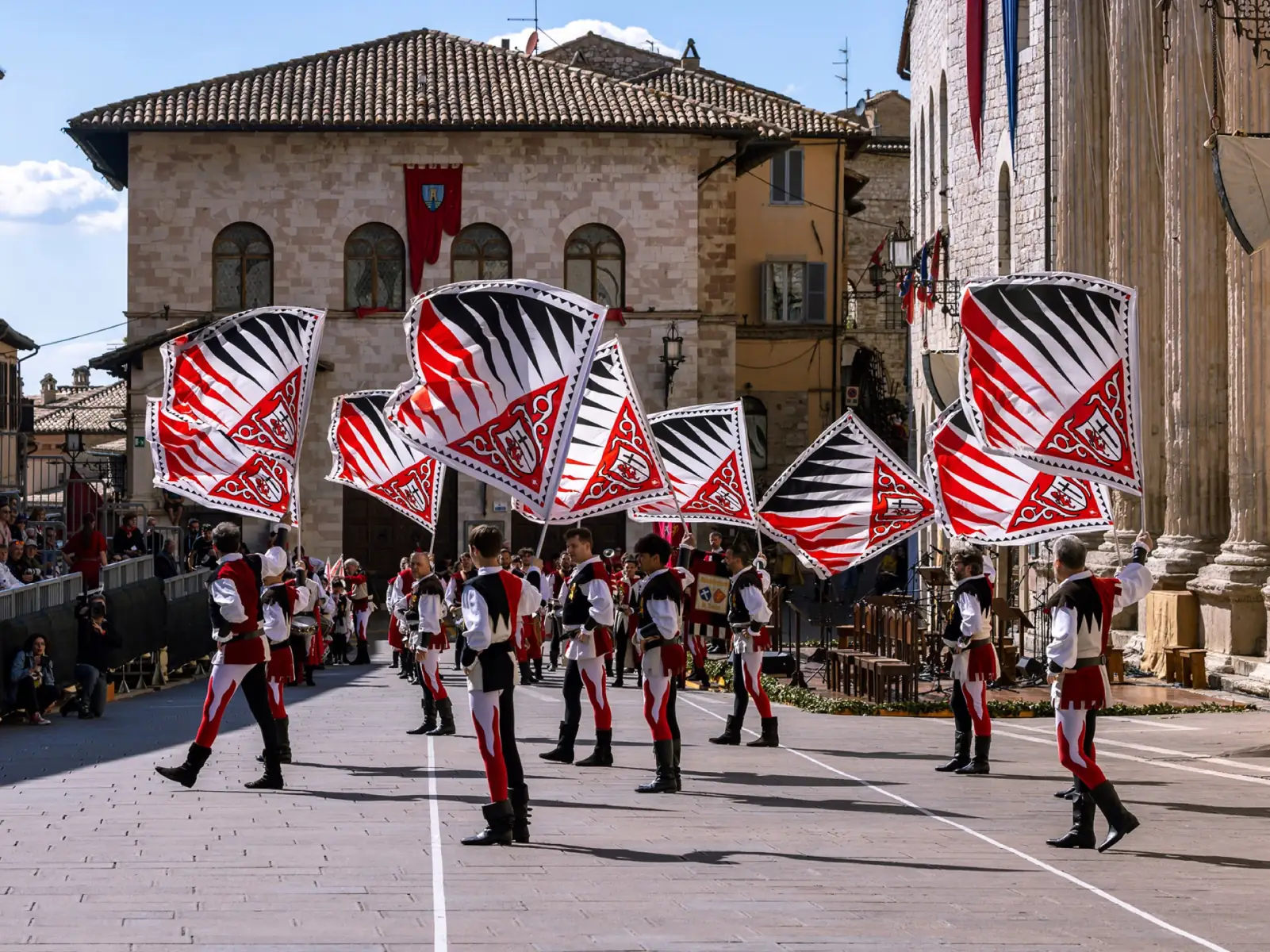 Sbandieratori di Assisi ad Assisi nel 2024