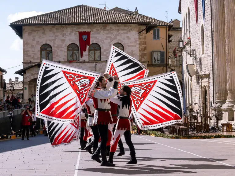 Sbandieratori di Assisi ad Assisi nel 2024