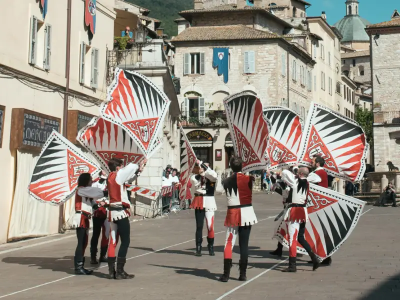 Sbandieratori di Assisi ad Assisi nel 2024