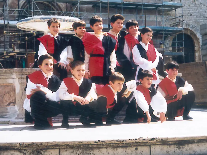 Scuola di Bandiera degli Sbandieratori di Assisi, 2000